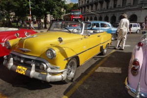Oldtimer gefotografeerd in het centrum van Havana