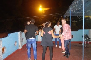 Rueda de casino tijdens party dansvakantie in Santiago de Cuba