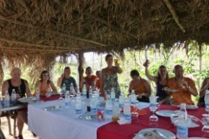 Cubaans feestmaal op het platteland in de heuvels van Boniato Cuba