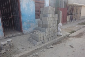 Betonblokken nieuwe voorraad aangeleverd